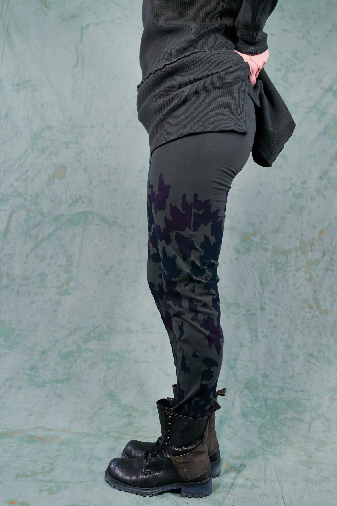 3136 Handprinted Legging-Soot-P