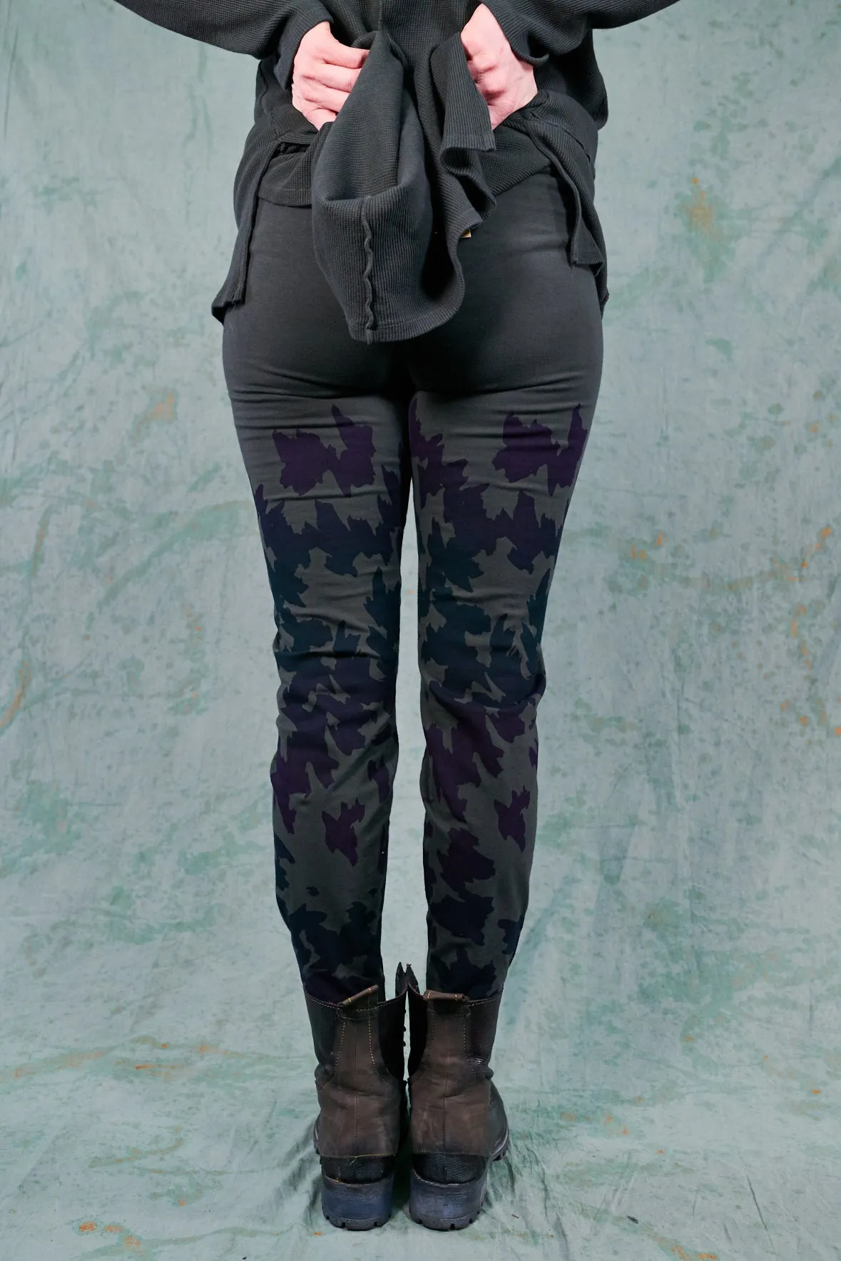 3136 Handprinted Legging-Soot-P