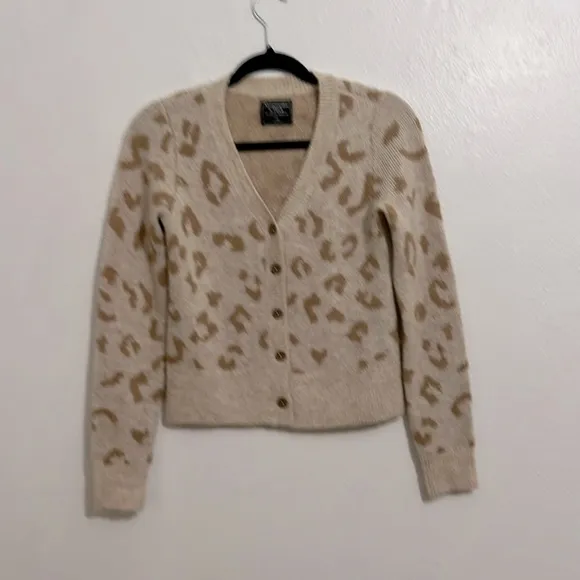 Abercrombie &amp; Fitch 5 Button Beige V Neck Animal Print Cardigan Size XS