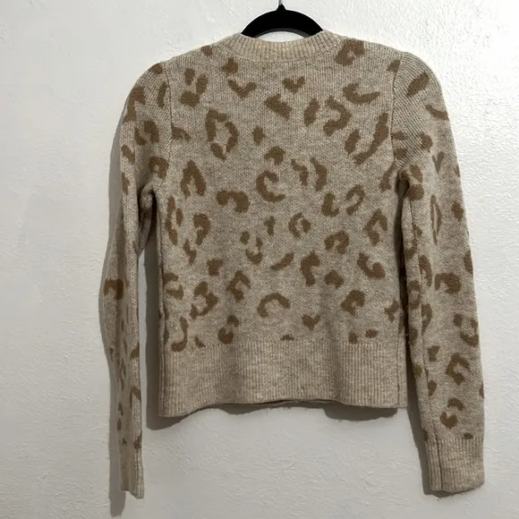Abercrombie &amp; Fitch 5 Button Beige V Neck Animal Print Cardigan Size XS