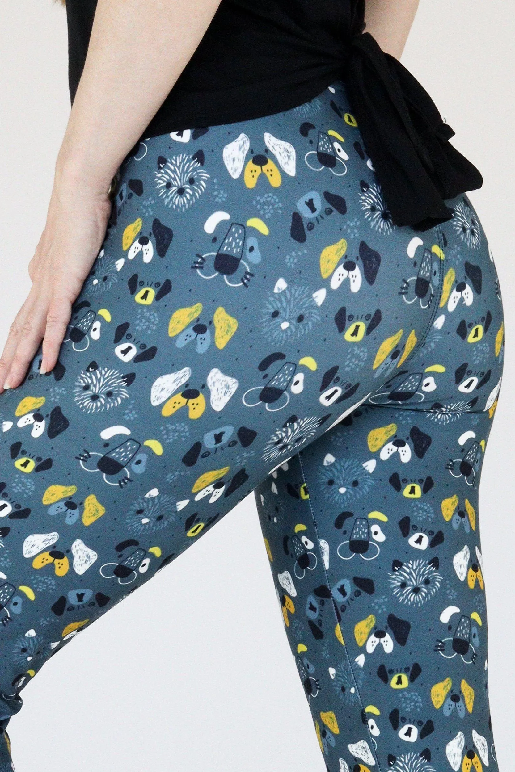 Doodle Dogs - Casual Capri Leggings