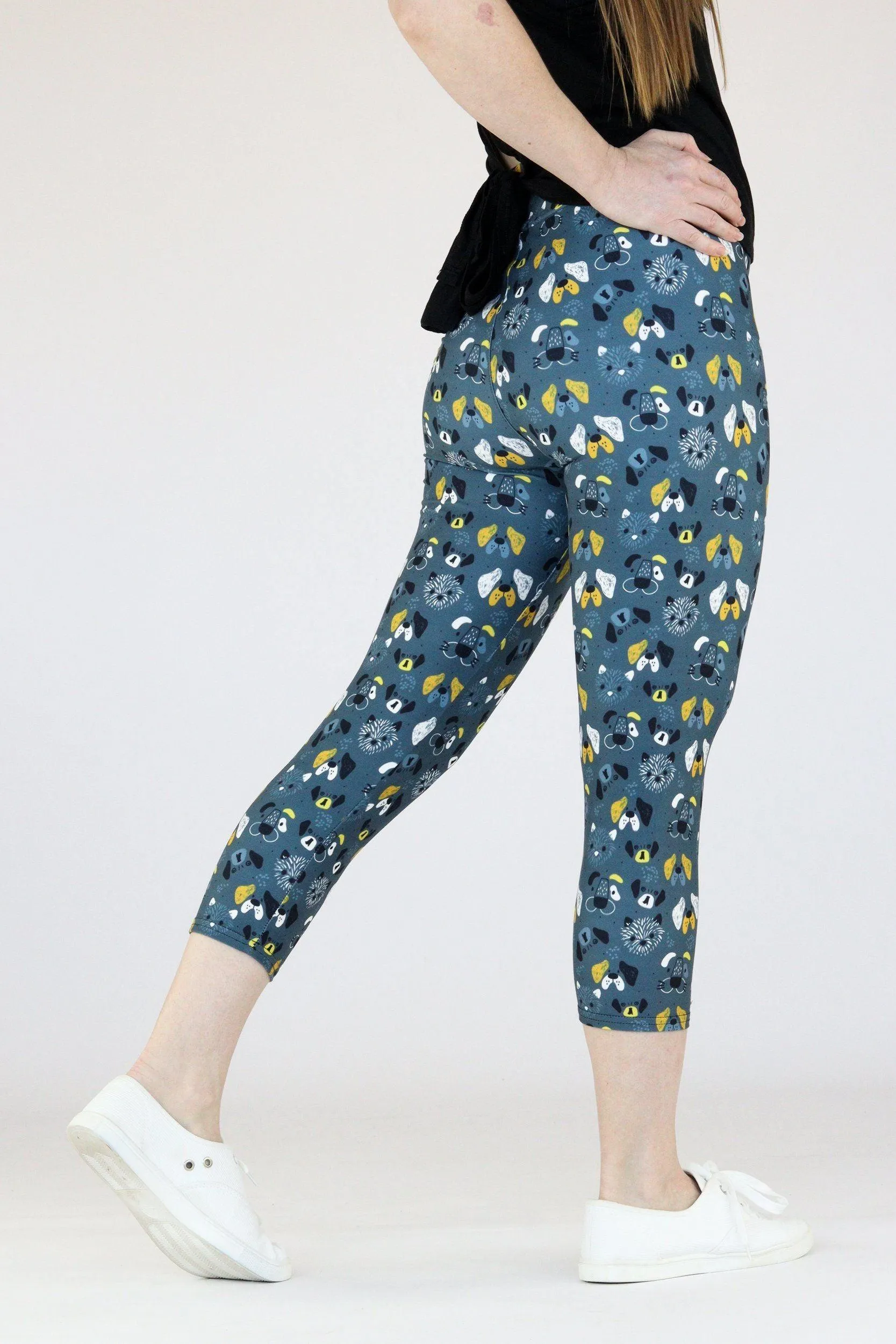 Doodle Dogs - Casual Capri Leggings