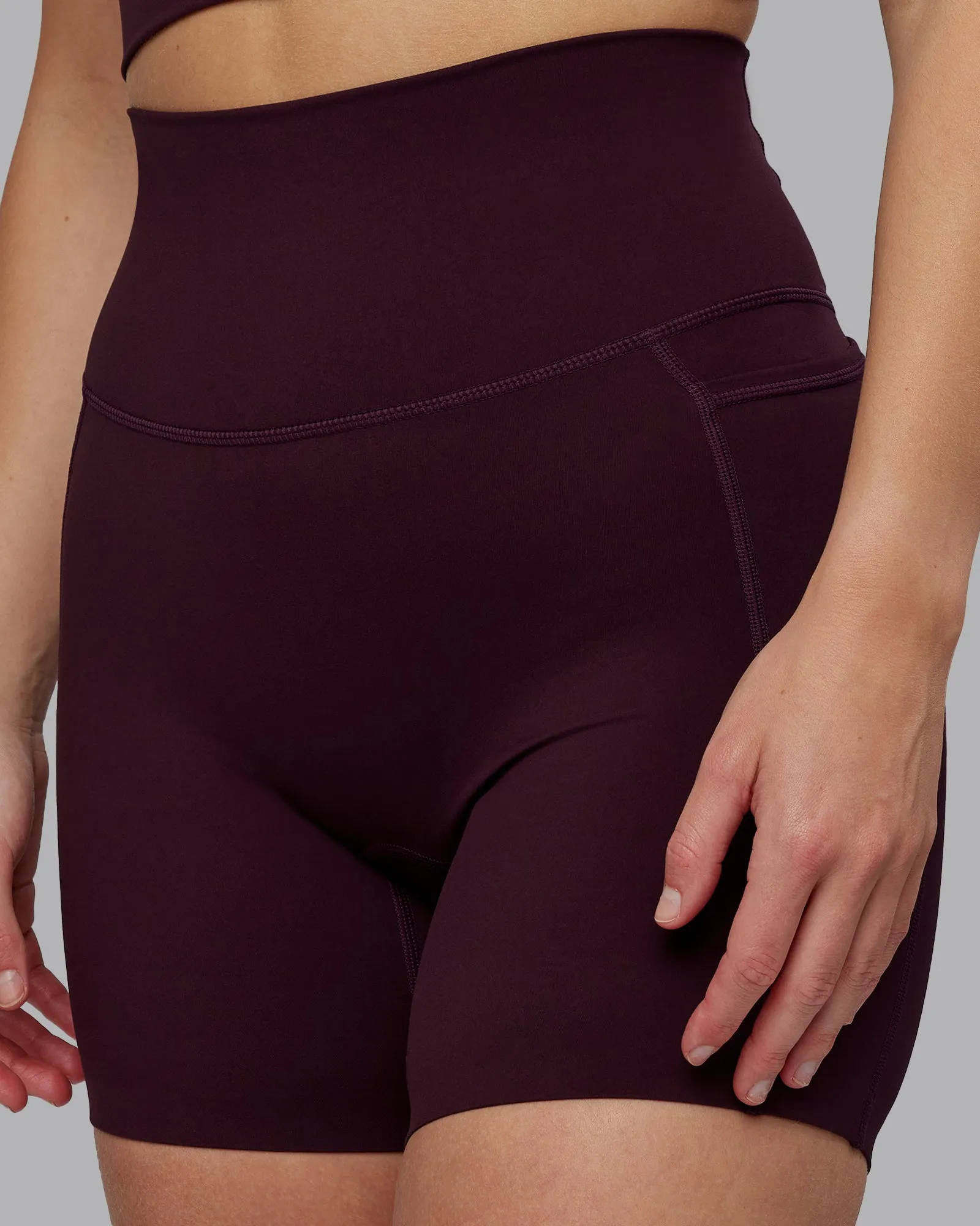 Elixir Mid Short Tight With Pockets - Mulberry
