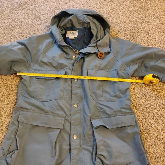 L.L. Bean Women's Windbreaker Jacket Size M Light Blue Hooded Full Zip.