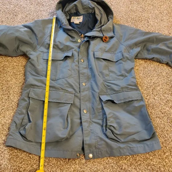 L.L. Bean Women's Windbreaker Jacket Size M Light Blue Hooded Full Zip.
