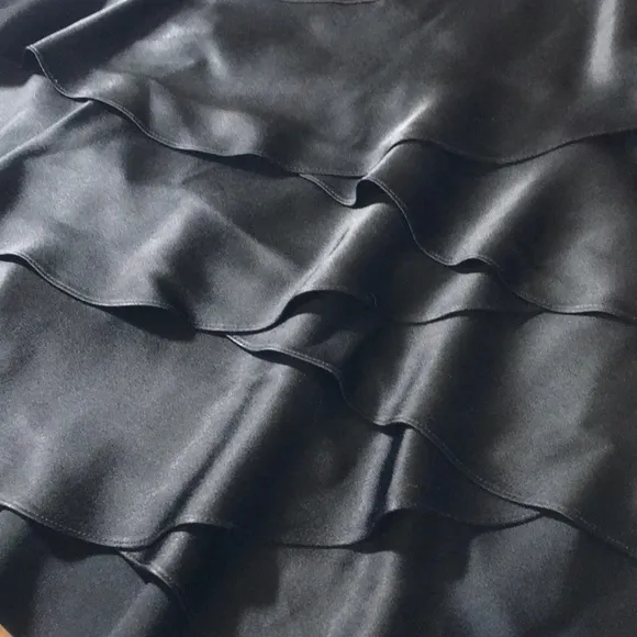 New DKNY Silky Ruffle Skirt Sz 6