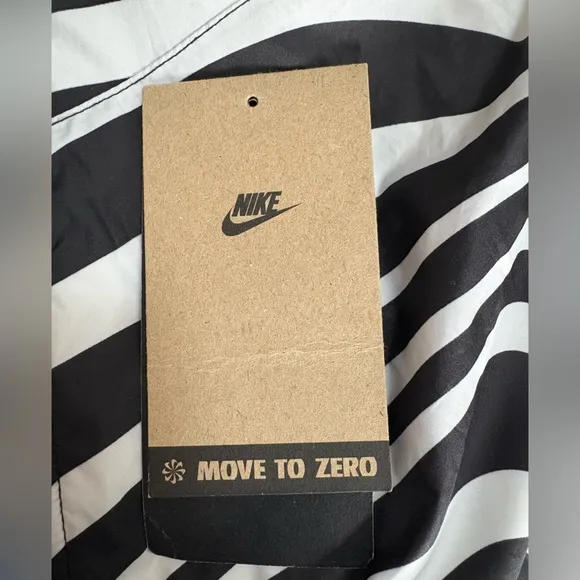 Nike Black and White Striped Windbreaker Jacket Size Medium NWT