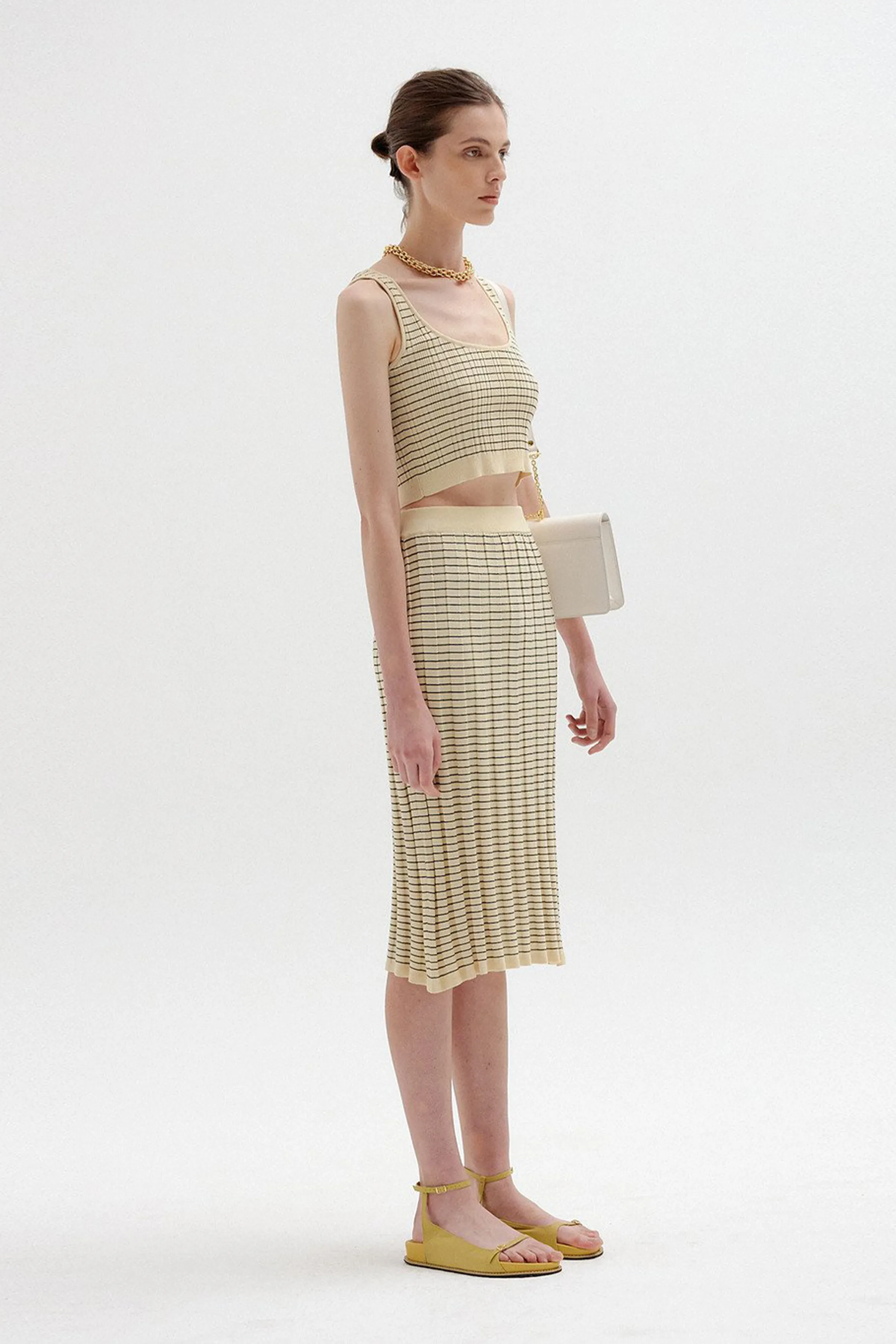 SINKL SLEEVELESS CROP KNIT TOP