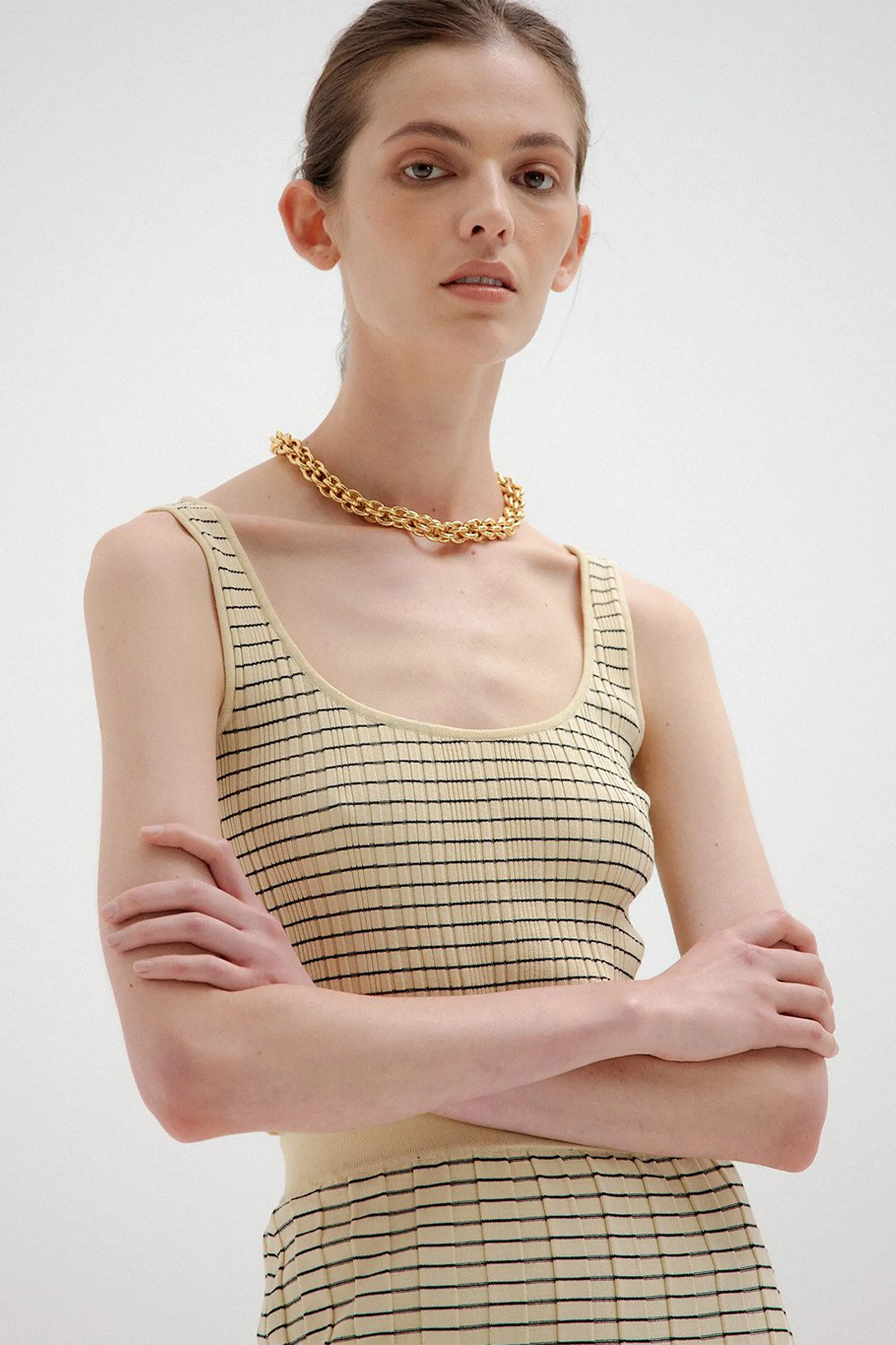 SINKL SLEEVELESS CROP KNIT TOP