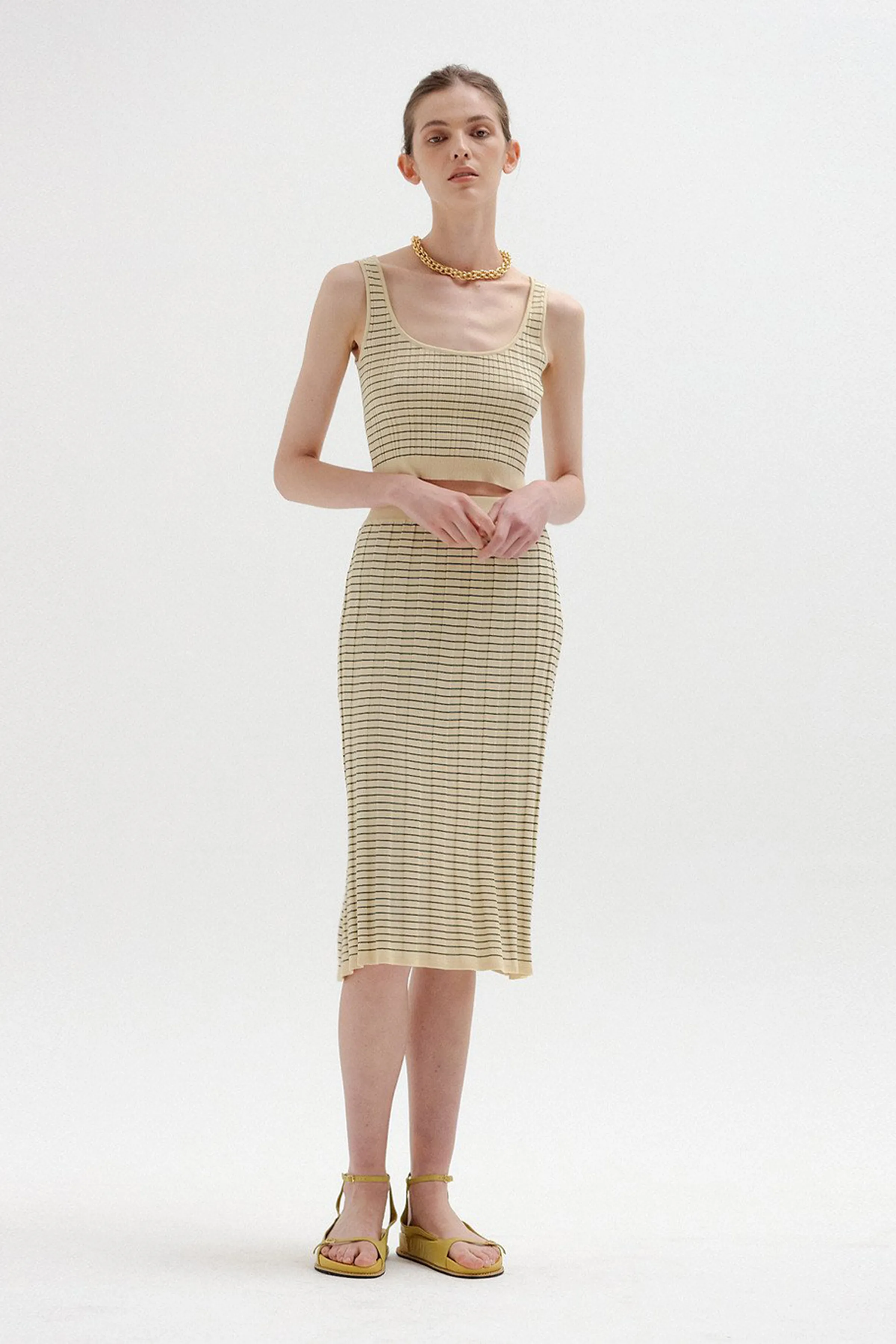 SINKL SLEEVELESS CROP KNIT TOP