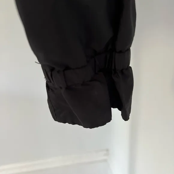 The North Face Women’s Black Zip-Up Windbreaker