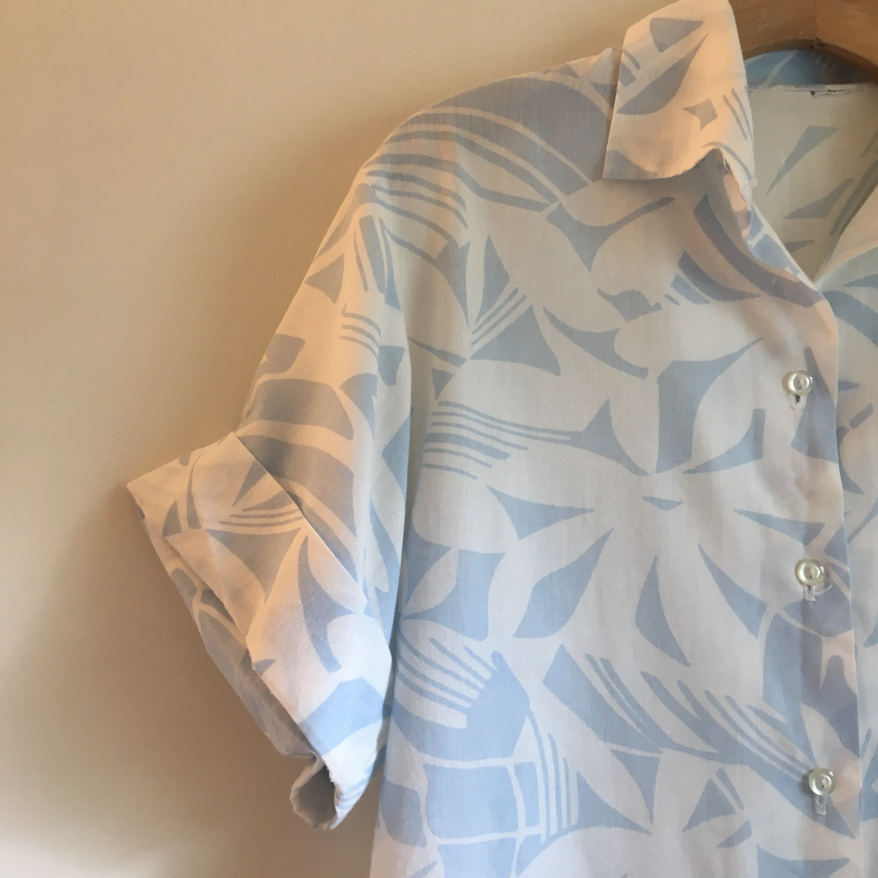 Vintage 70s 80s pastel Floral ALOHA blouse